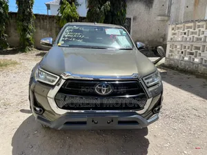 Toyota Hilux 2020 Gray