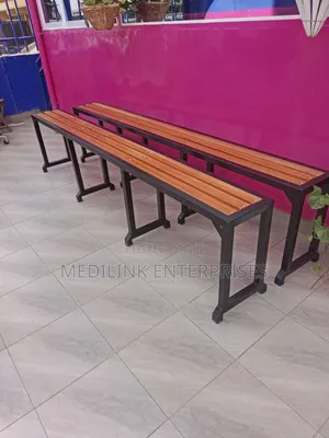 Menk Design of a Outdoor Waiting Bay Benches