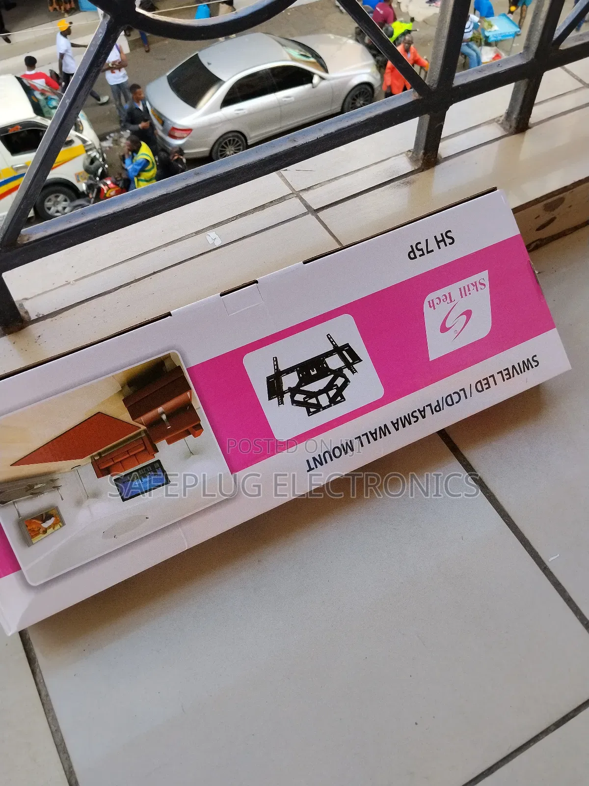 Double Arm Full Motion for 32"-85" TVS (Vesa 800x400)