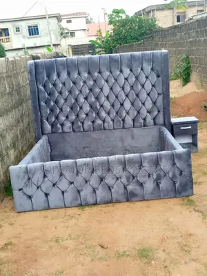 Luxury Tufted Bed Size 6 by 6.