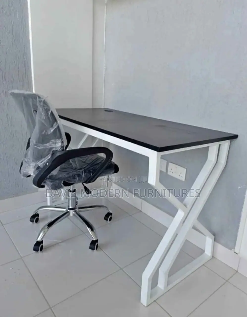 Industrial Black-Top Desk Adjustable Office Chair