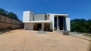 5bdrm Villa in Nyari for sale
