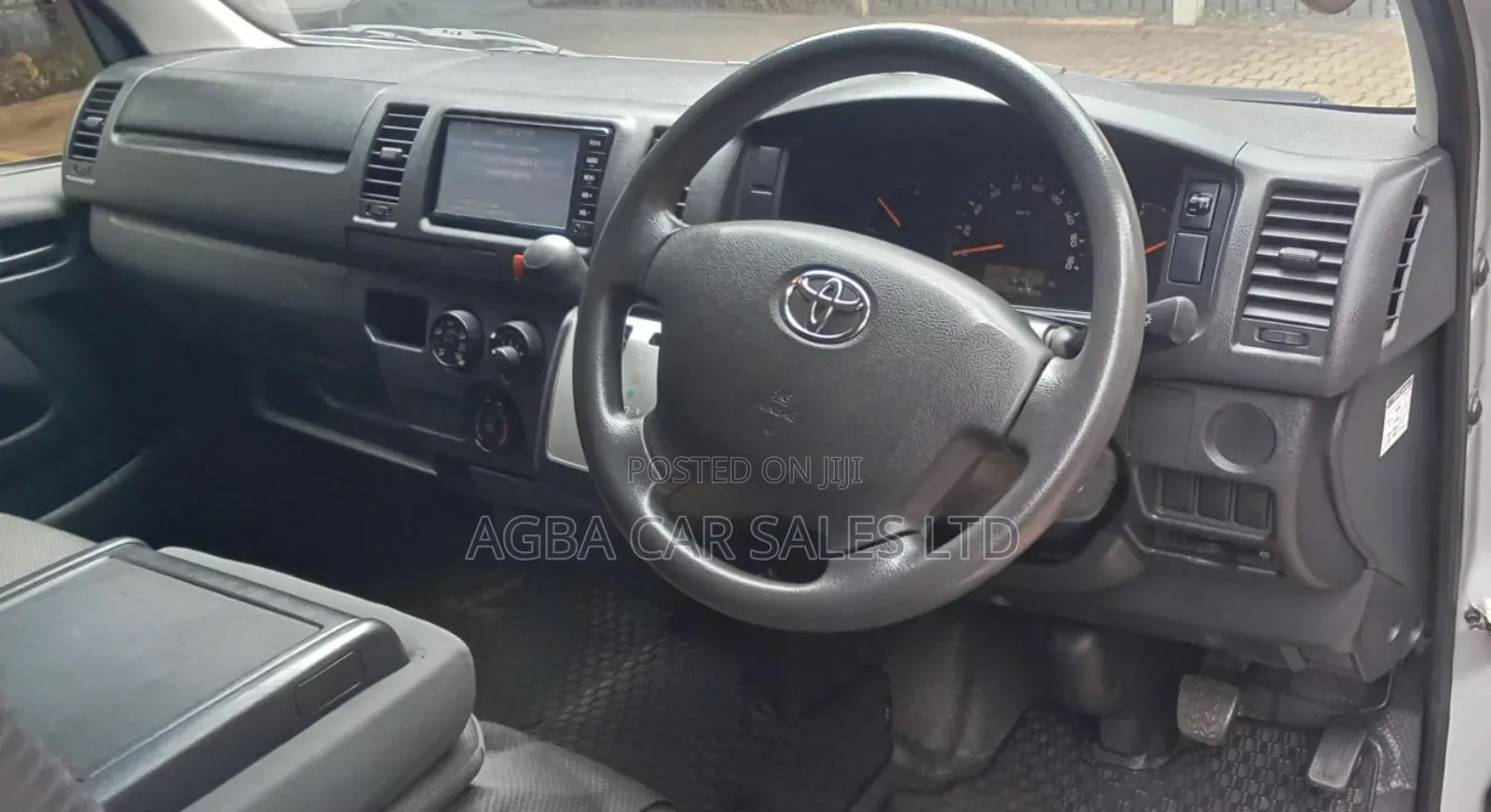 Toyota HiAce 2017 Silver