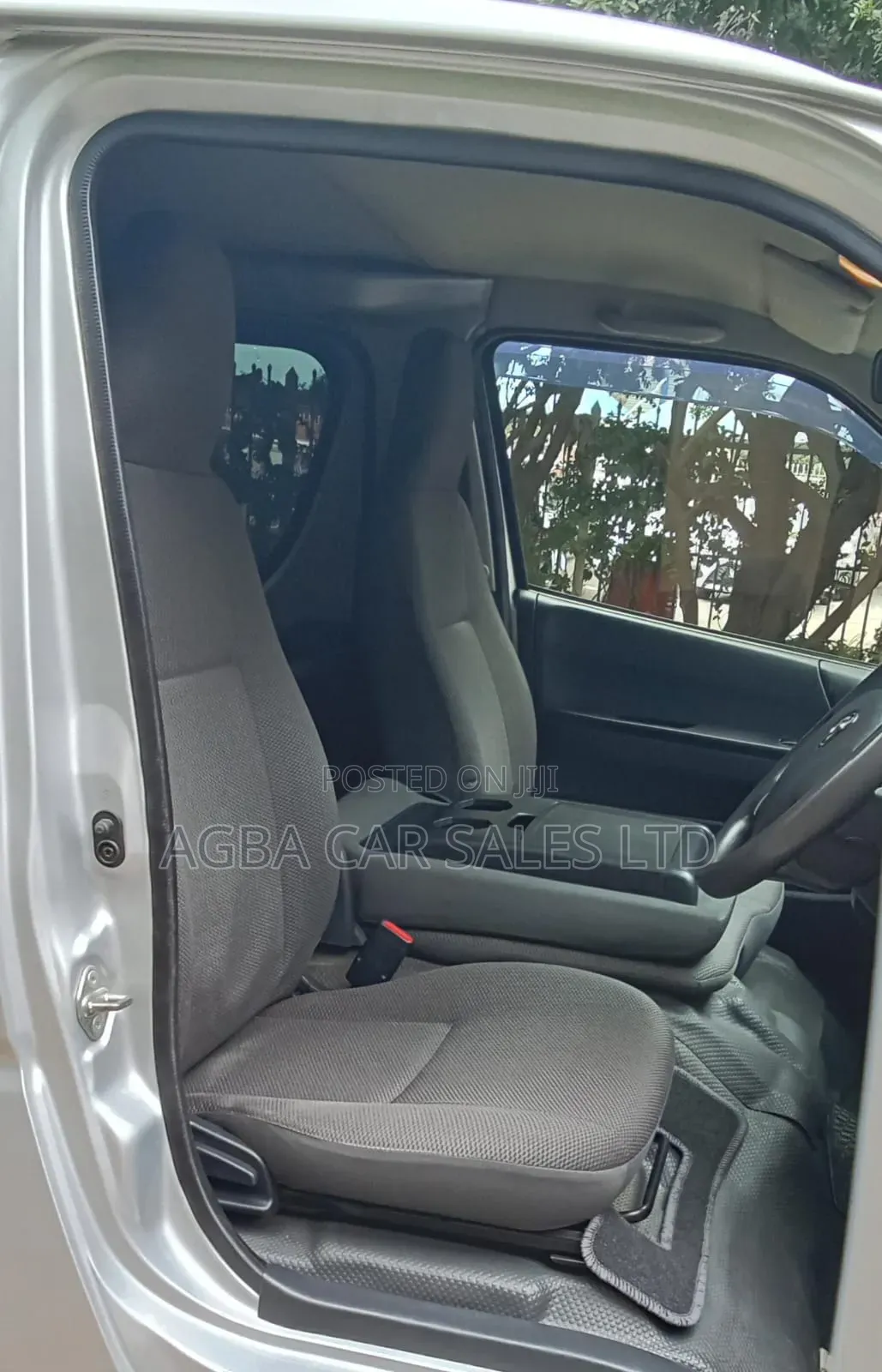 Toyota HiAce 2017 Silver