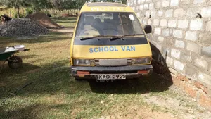 Toyota HiAce 1985 Yellow