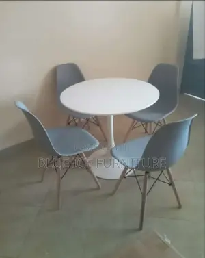 Cocktail Table and Chair