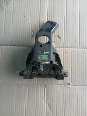 Toyota Vitz Jewela Gearbox Mount.