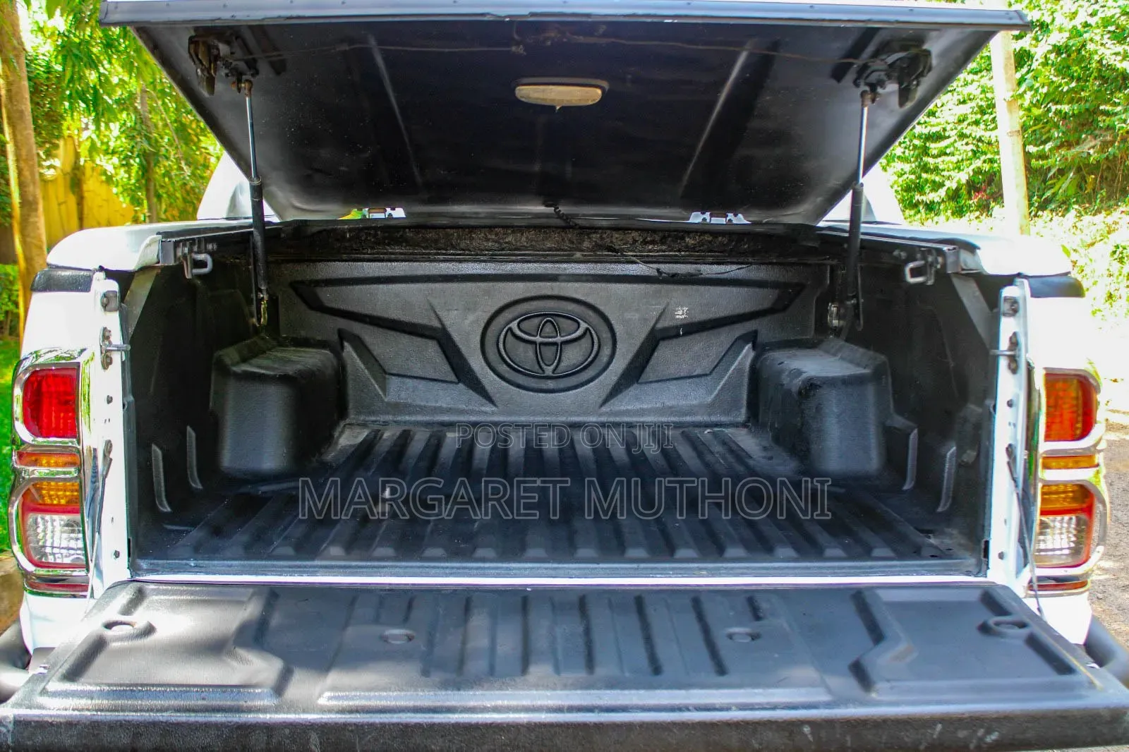 Toyota Hilux 2012 White