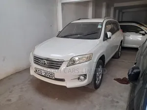 Toyota Vanguard 2012 White