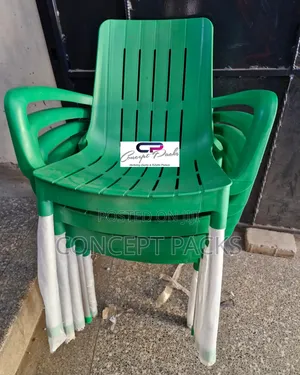 Green Modern Plastic Chair W/ Metal Tubing Legs.