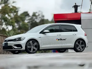 Volkswagen Golf R 4-Door w/DCC & Navigation 2018 White