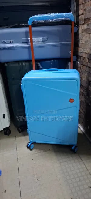 *Single Medium Unbreakable Rubber Suitcases