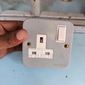 13a Single Metal Clad Switched Socket G7y