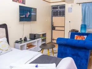 Chic Spacious Studio Along Eastern Bypass – Book Now