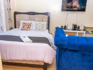 Chic Spacious Studio Along Eastern Bypass – Book Now
