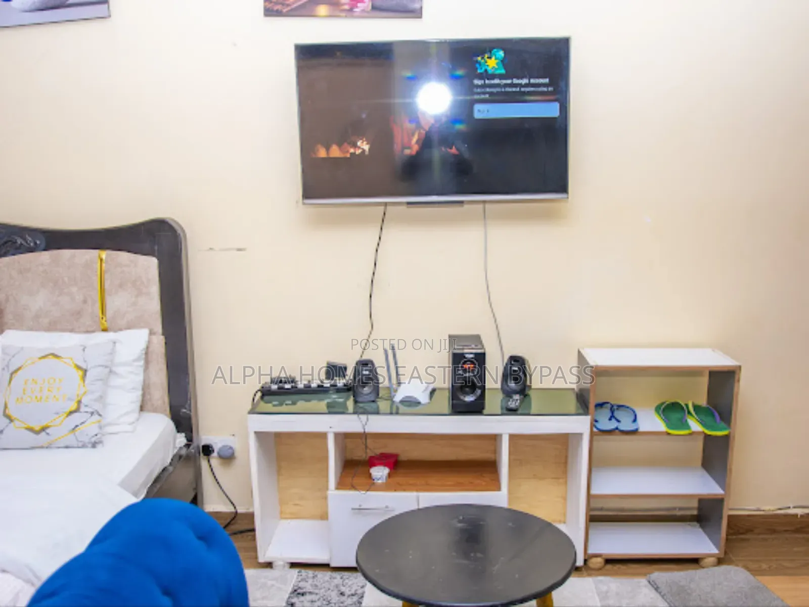 Chic Spacious Studio Along Eastern Bypass – Book Now