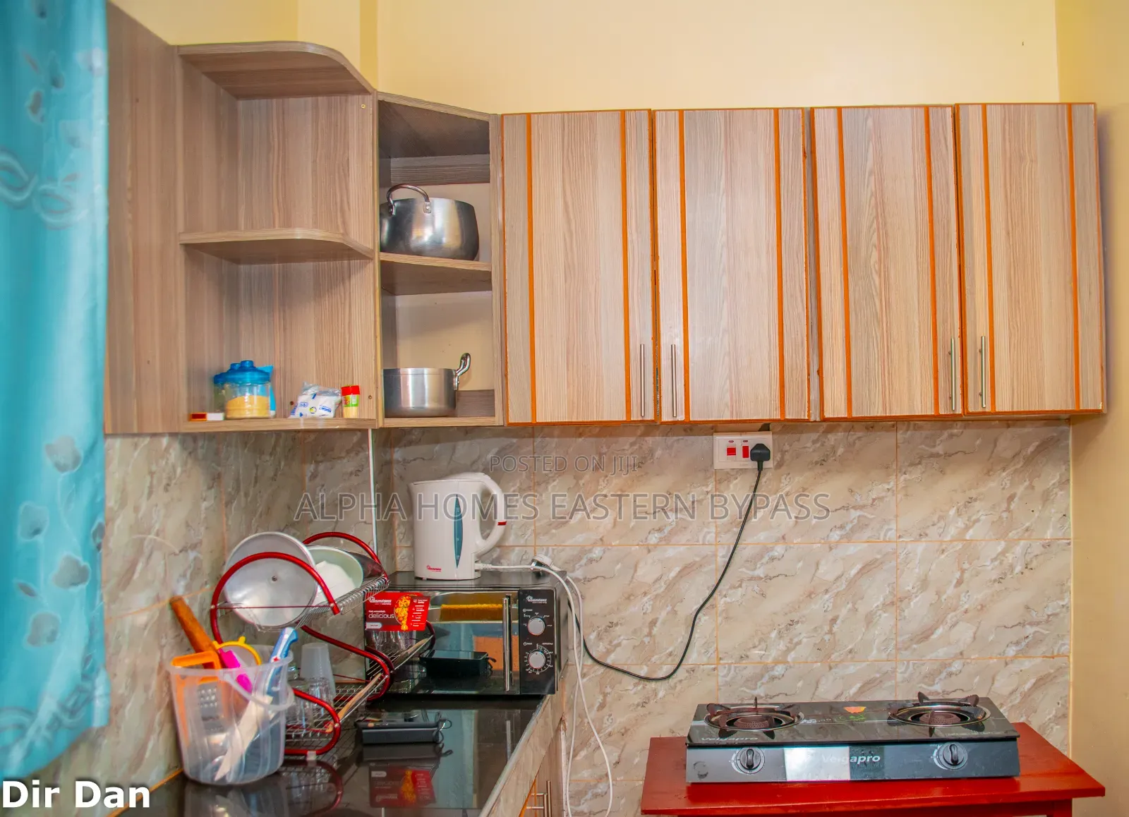 Chic Spacious Studio Along Eastern Bypass – Book Now