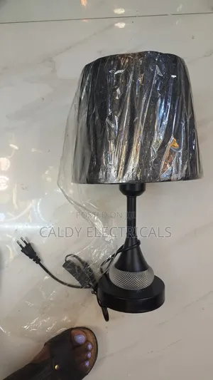 Black Bedside Table Lamp With a Mesh Lampshade Vf4