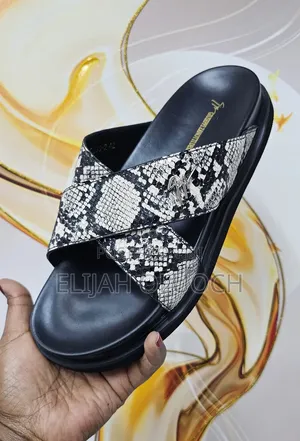 Gioseppe Zanotti Sandals 
Quality