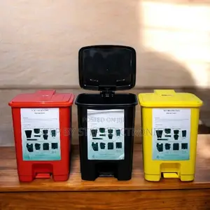 30l Hard Plastic Bin With Non-Slip Pedal and Lift-Up Lid Mechanism