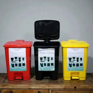 User Friendly 30l Hard Plastic Pedal Bin With Lift-Up Lid Design