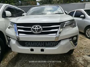 Toyota Fortuner 2018 White