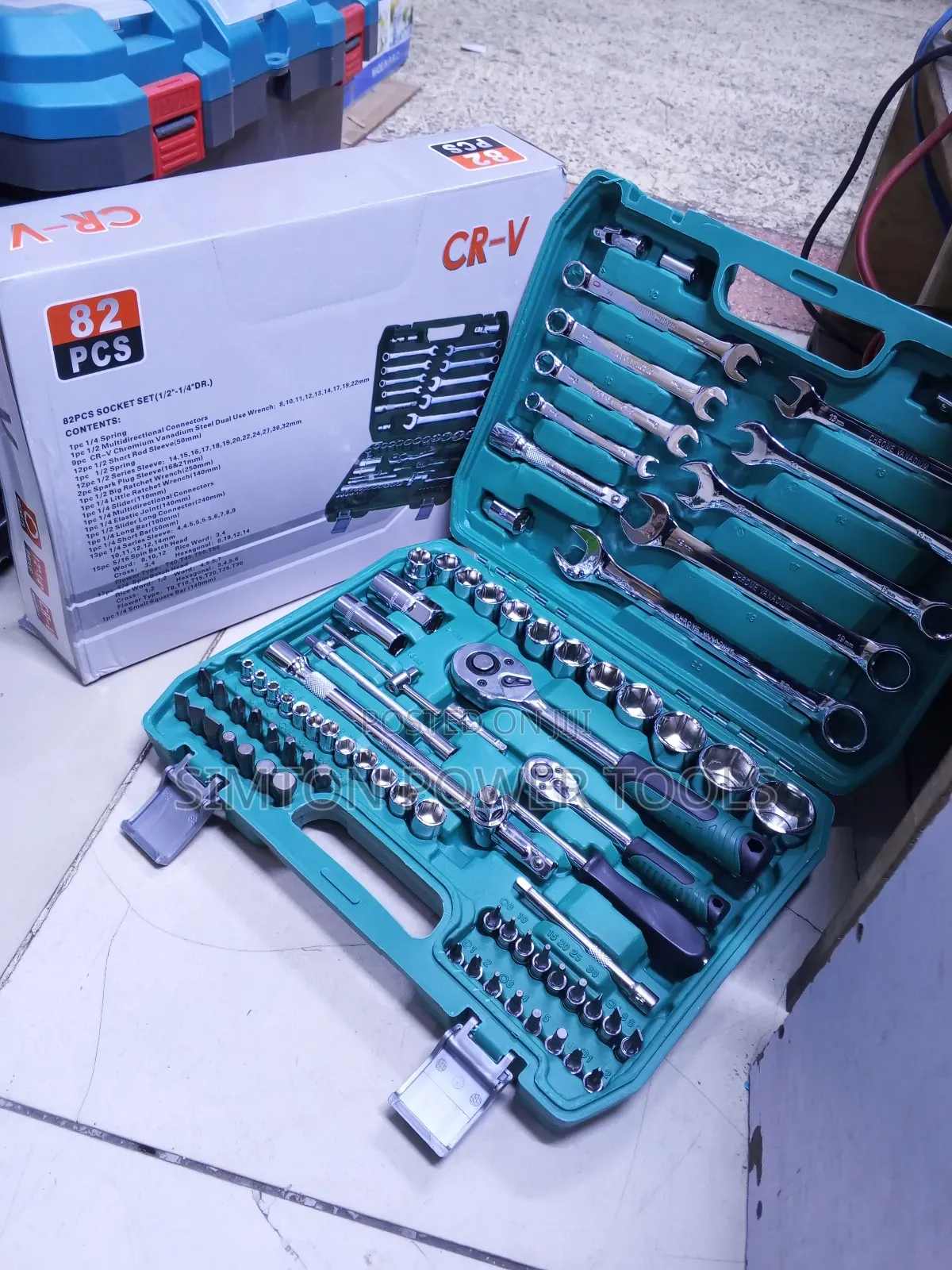 Portable Chrome Vanadium 82pc Tool Set
