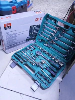 Portable Chrome Vanadium 82pc Tool Set