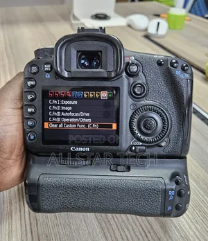 Canon Eos 7d DSLR Camera + Battery Grip
