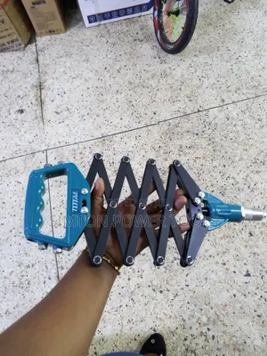 Total 32" Folding Hand Riveter