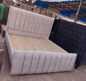 Elegant Tufted Upholstered Queen Bed Frame