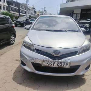 Toyota Vitz 2012 Silver