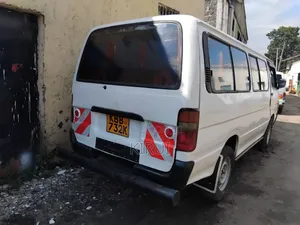 Toyota HiAce 2004 White
