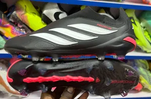 Predators "Born For Goals" Black Fg Soccer Boots