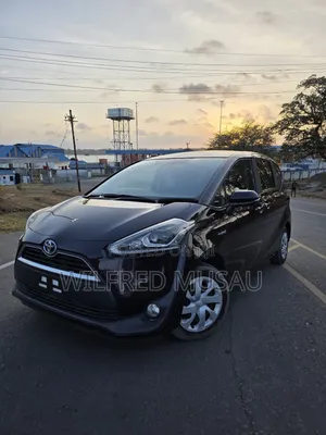 Toyota Sienta 1.5 Hybrid FWD 2018 Black