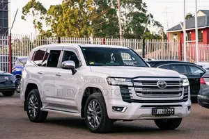 Toyota Land Cruiser 3.3 Diesel 4WD 2022 White