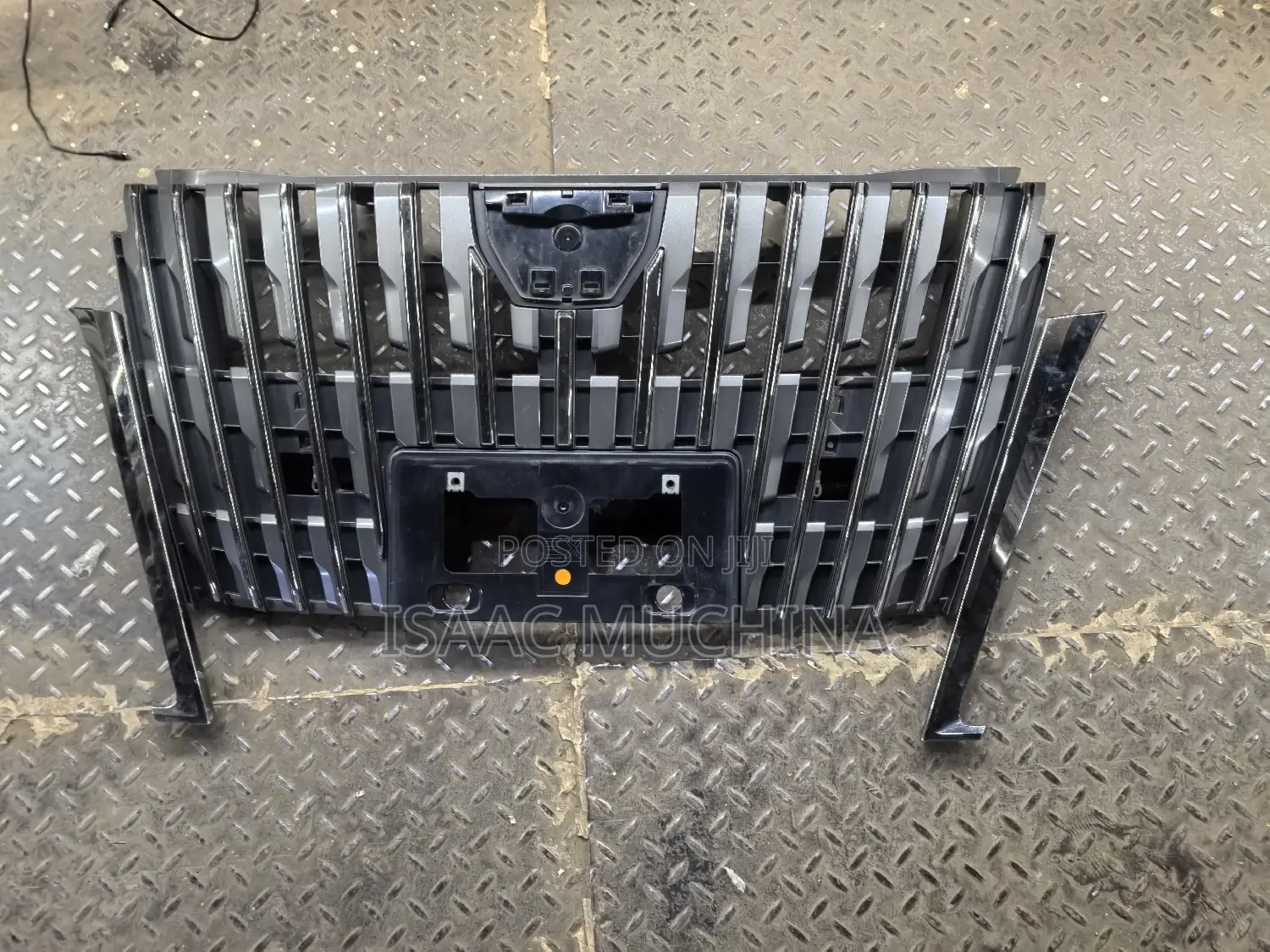 Noah Esquire Grille