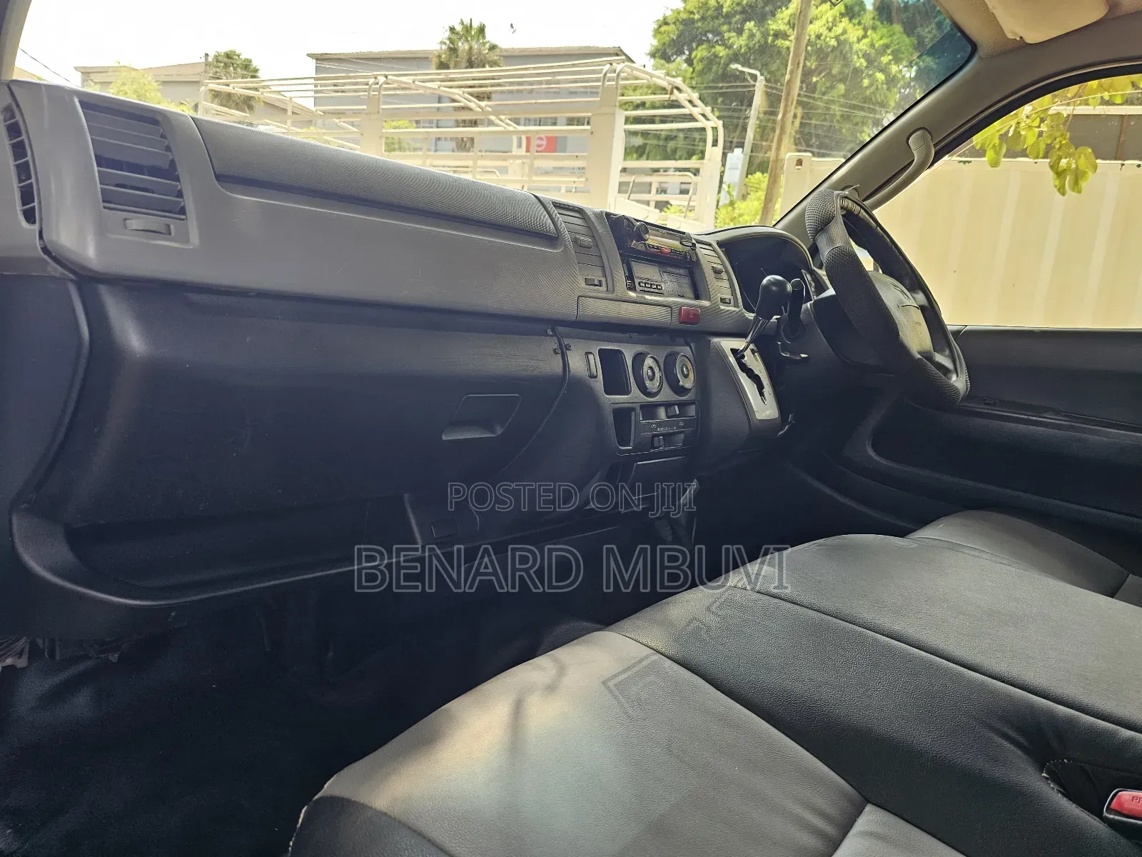 Toyota HiAce 2013 White