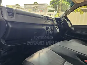 Toyota HiAce 2013 White