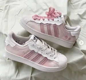 Adidas Superstar Cherry Blossom  
Q