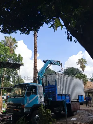 Uplifting Cranes With Trucks Are Accessible for Jobs and Errands
