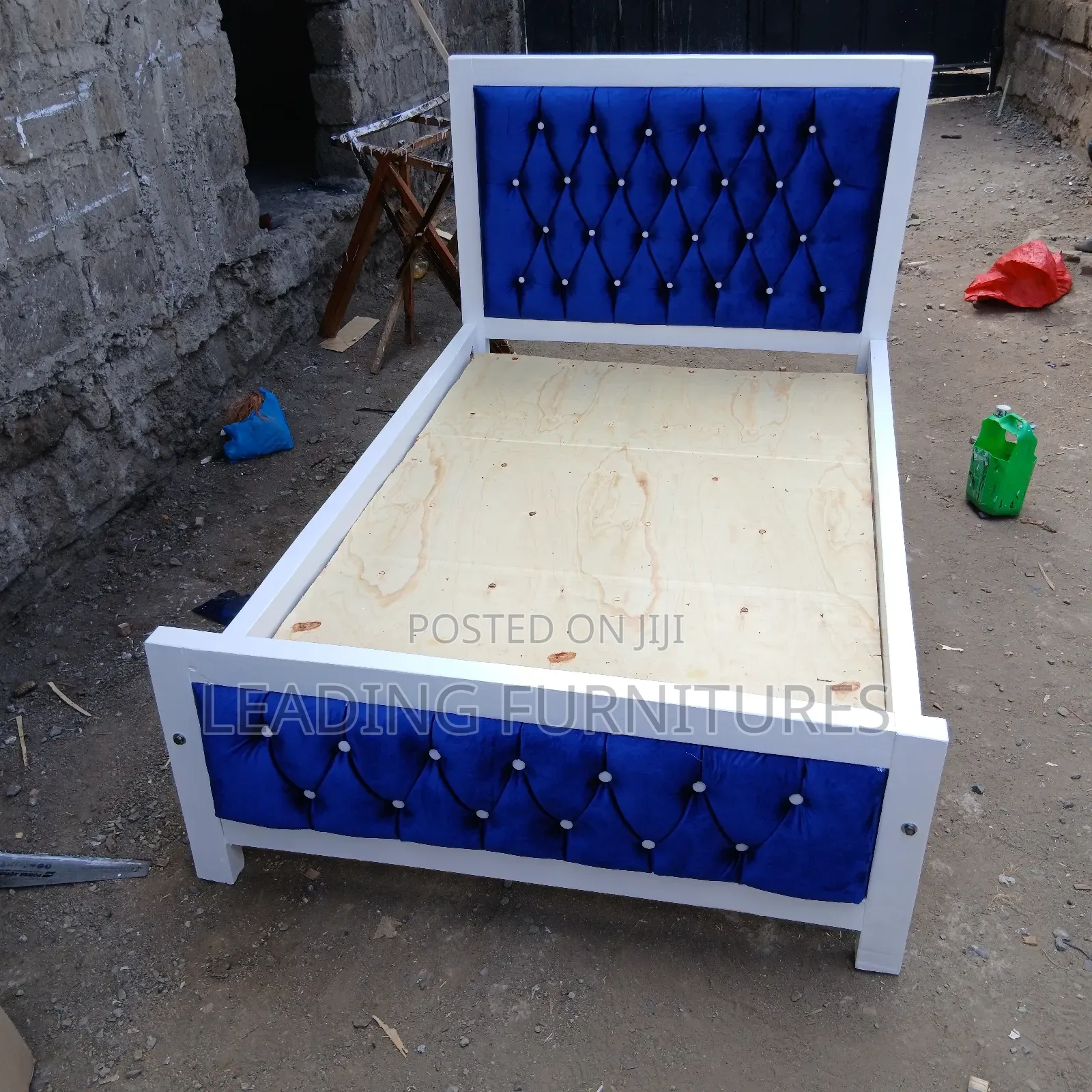 4x6 Bed With White Abd Blue