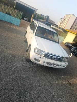 Toyota Land Cruiser 2005 White