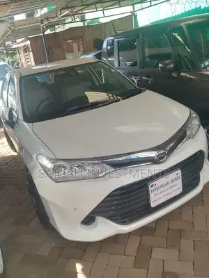 Toyota Corolla Fielder 1.5 Hybrid FWD 2019 Pearl