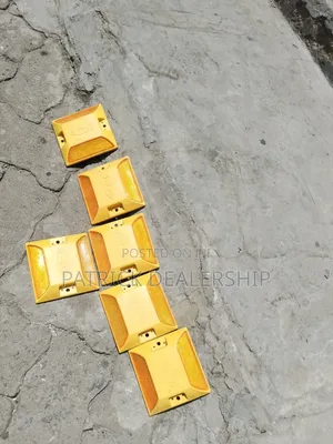 Concrete 3m Cut Eye Road Studs