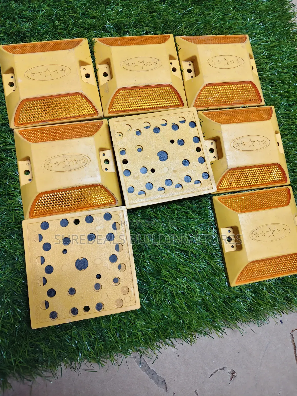 Reflective Plastic Road Studs / Raised Pavement Markers