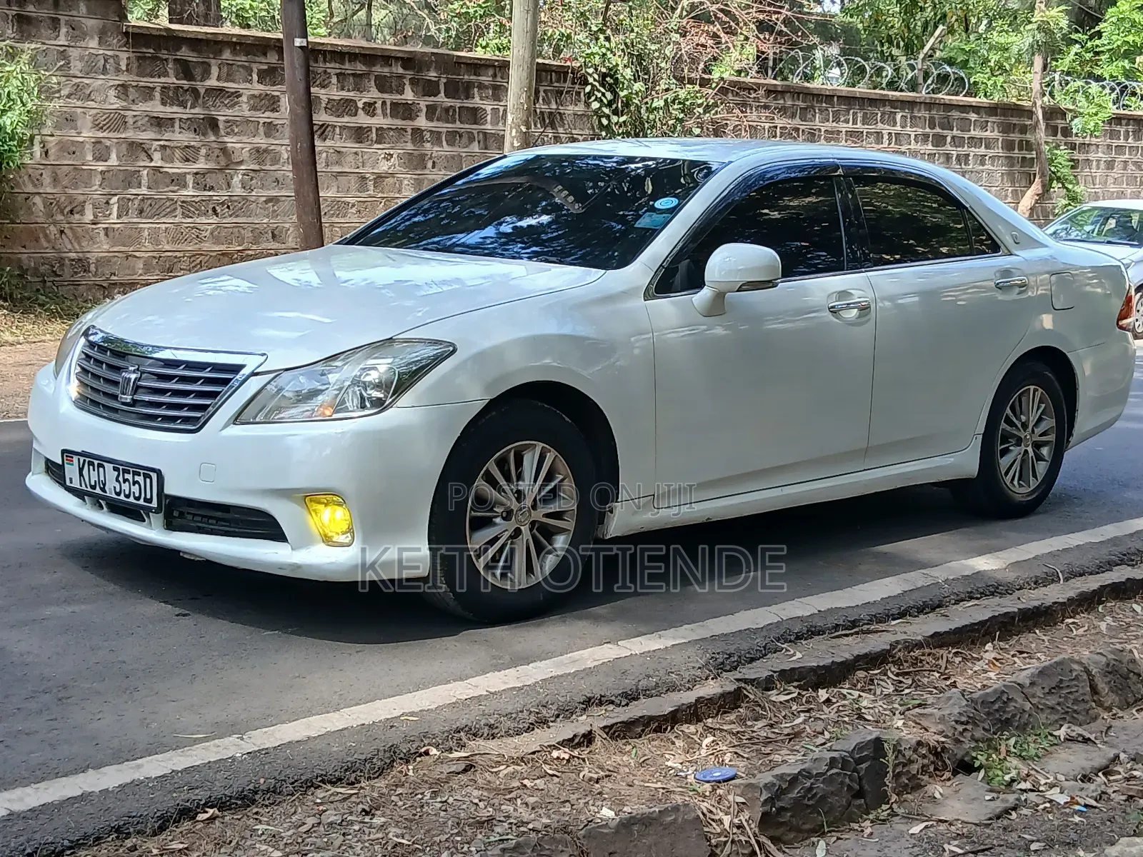Toyota Crown 2012 White