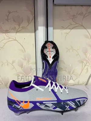 Phantom Football Boots
Sizes 37,38,39,40