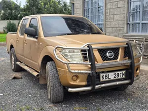 Nissan Navara 2004 Gold