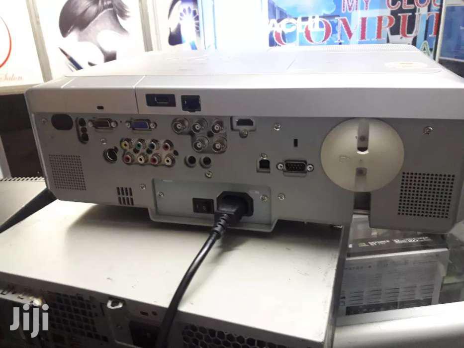 Hitachi Projector With 5000 Lumens